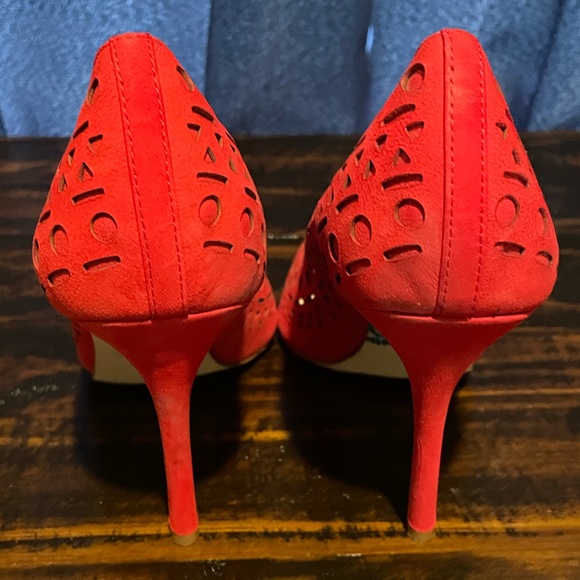 BCBG HEELS - Picture 2 of 12